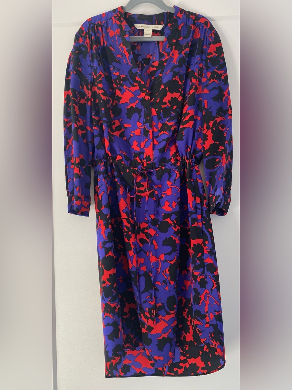 Diane Von Furstenberg Abstract Print Drawstring Midi Dress in Blue, Red & Black